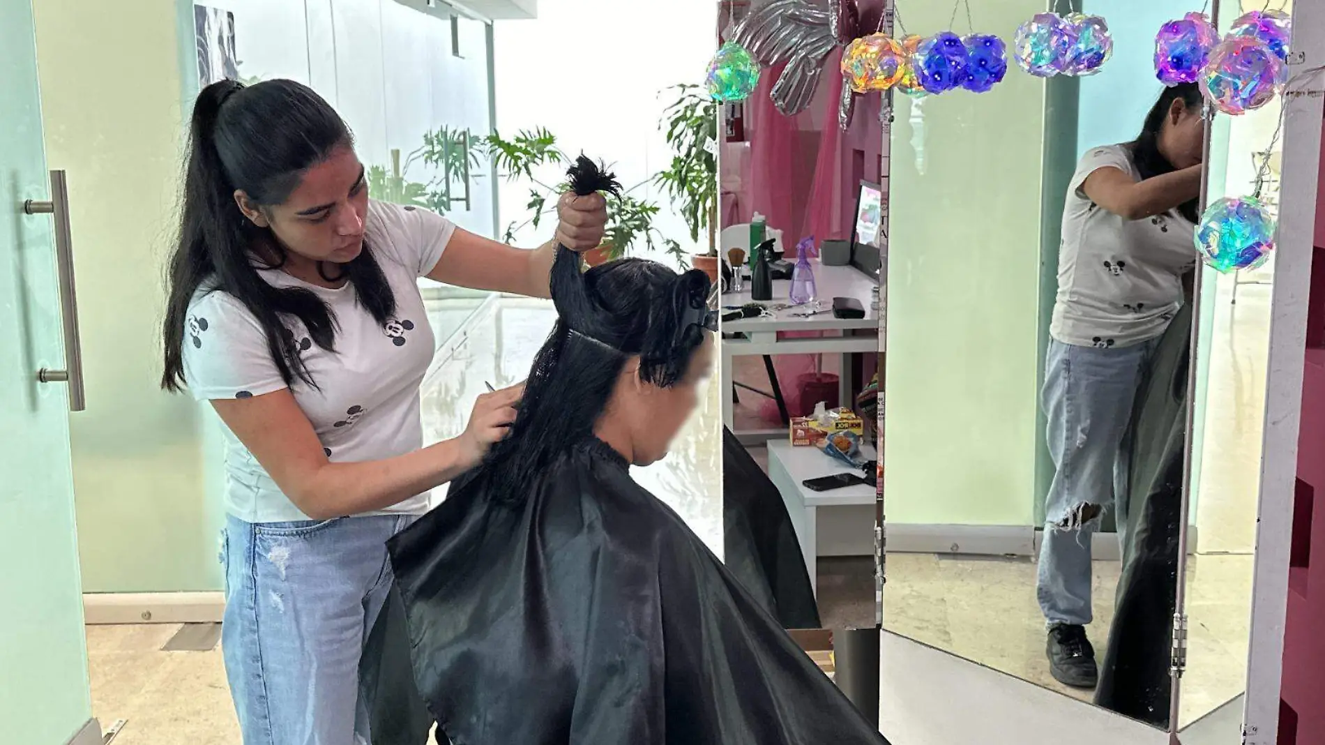 Estilista corte de cabello oficio donación cáncer